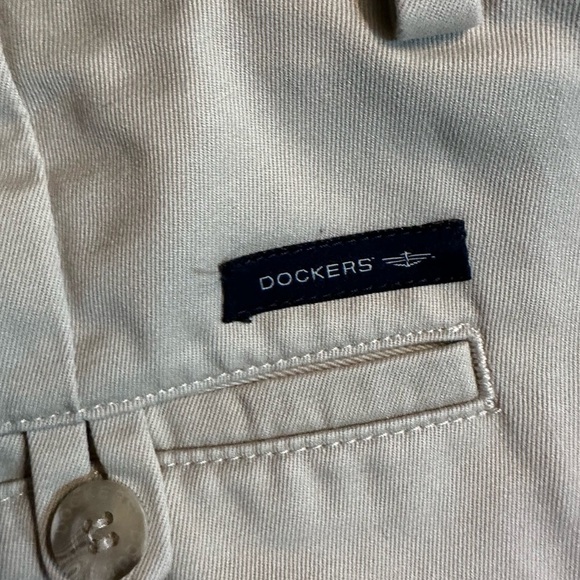 Dockers Straight Fit pants size  30/32 - Picture 4 of 4